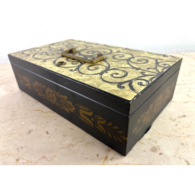 1920s Vintage American Hand Painted Toleware Box For Sale - Image 5 of 9