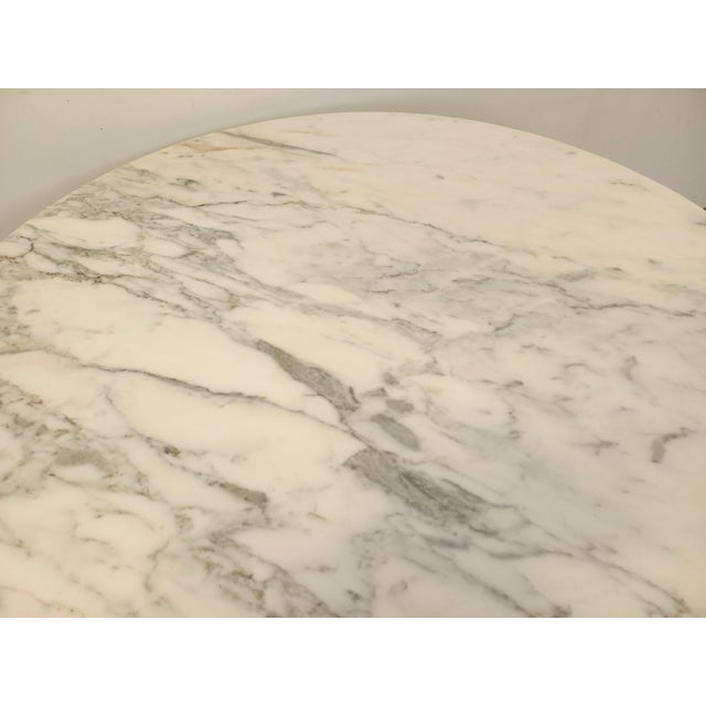 White Vintage Round Dining Table in White Marble and Chrome Metal, 1970s For Sale - Image 8 of 17