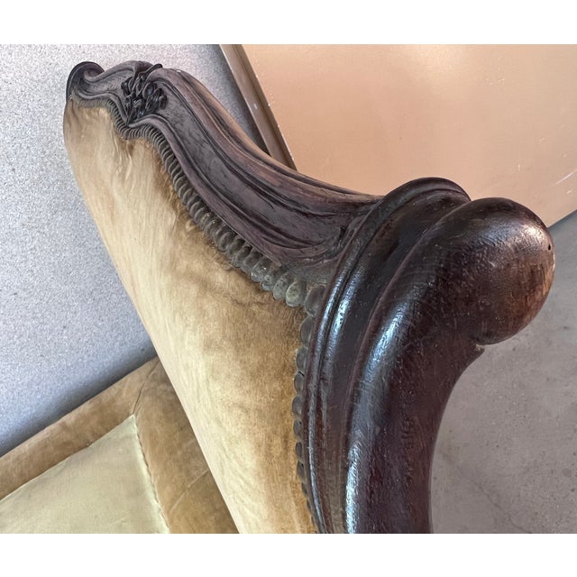 19th Century French Louis XV Period Carved Walnut Daybed For Sale - Image 9 of 12