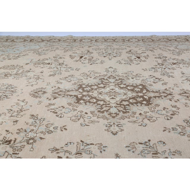 Vintage Hand Knotted Rug With Elegant Symmetrical Motifs– Floral Medallion -9' 8'' X 11' 9'' For Sale - Image 9 of 11