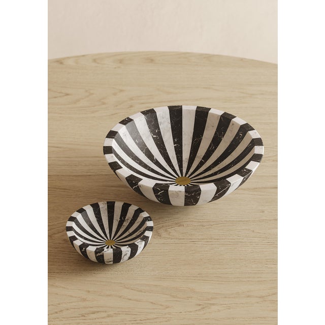 Bowl L in White Michelangelo and Black Marquinia marble Also available in the S version , and without the rotating...