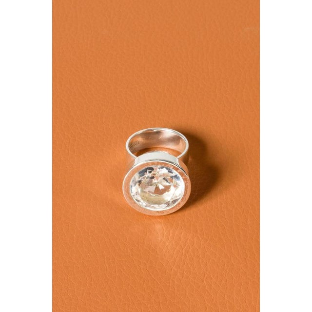 Amazing silver ring by Elis Kauppi, with a large rock crystal stone set in a smooth round frame. Very nice sheen in the...