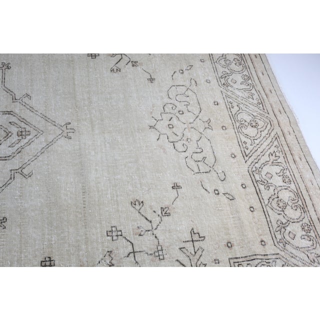 Taupe Vintage Turkish Oushak Rug With Minimal Medallion Design in Soft Neutrals -6' 2'' X 9' 11'' For Sale - Image 8 of 13