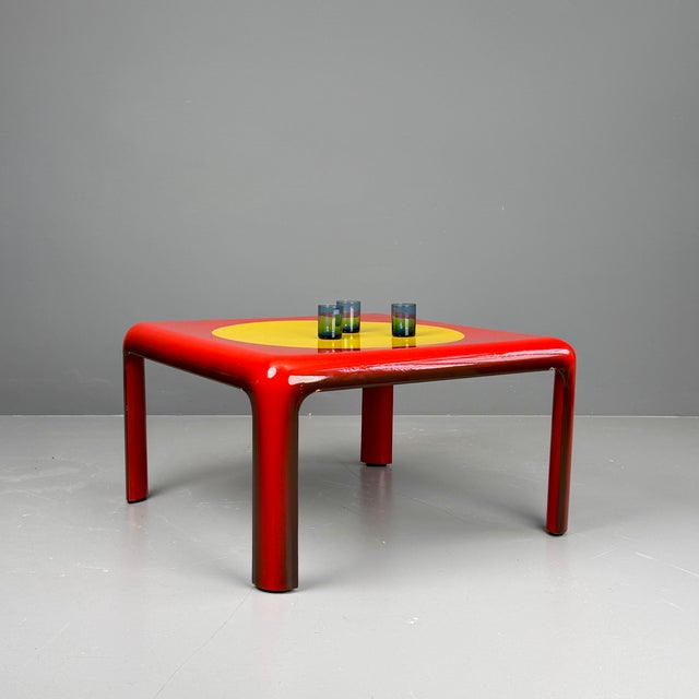 Vintage Enamelled Coffee Table, 1980s, in Good conditions. Designed 1980 to 1989