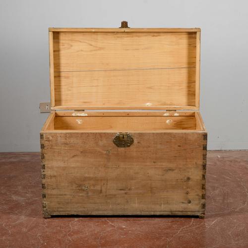 Rectangular Trunk in Wood and Metal For Sale - Image 6 of 18