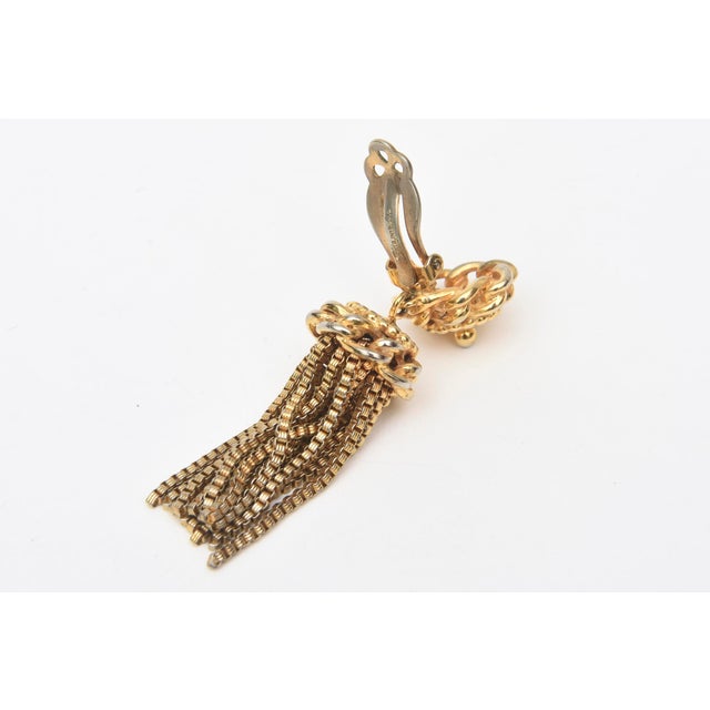 Schiaparelli Vintage Signed Schiaparelli Gold Plated Tassel Dangle Clip on Earrings, Pair Of For Sale - Image 4 of 8