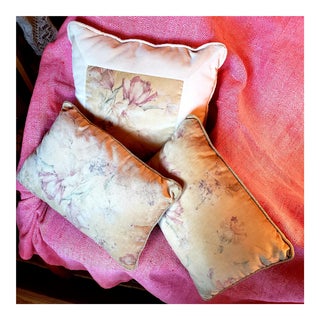 1980s Beige Velvet Tulip Design Pillows - Set of 3 For Sale