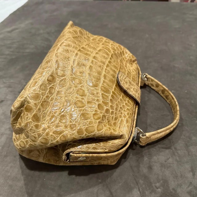 Brown 1970s High Quality Light Brown Leather Italian Top Handle Bag For Sale - Image 8 of 14