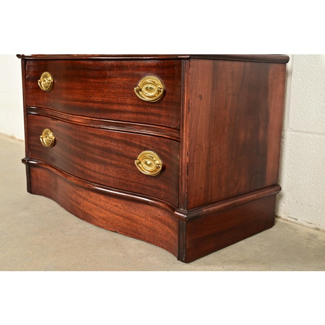 Baker Furniture Style Chinese Chippendale Carved Mahogany Étagère or Bookcase For Sale - Image 12 of 17