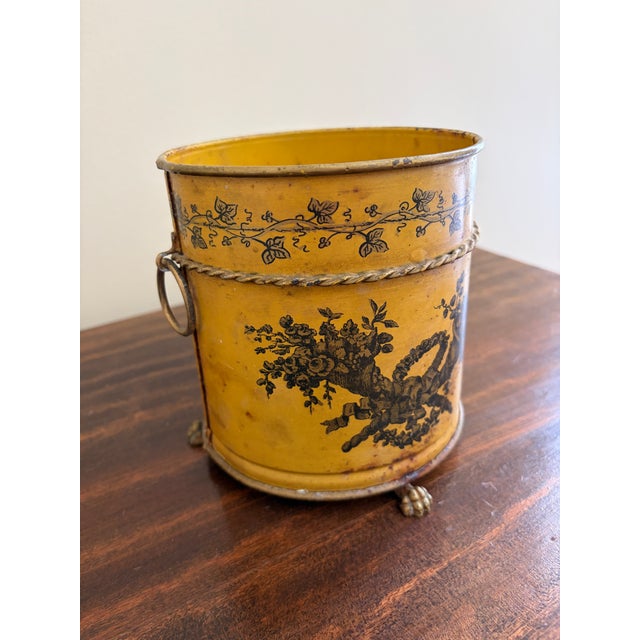 Italian Neoclassical Tole Yellow Cachepot Planter Vase With Lion Heads For Sale - Image 4 of 9