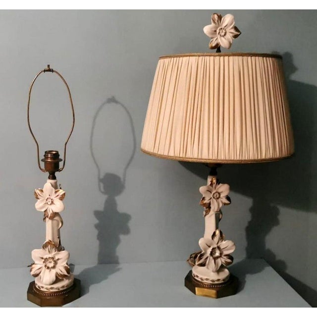 Art Noveau French Porcelain Lamps, 1950, Set of 2 For Sale - Image 4 of 13