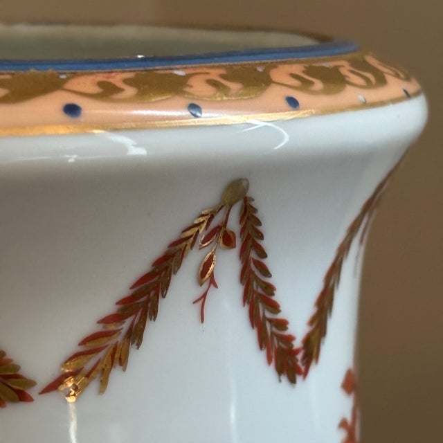 Mid-20th Century Chinoiserie Porcelain Cachepot For Sale - Image 10 of 17
