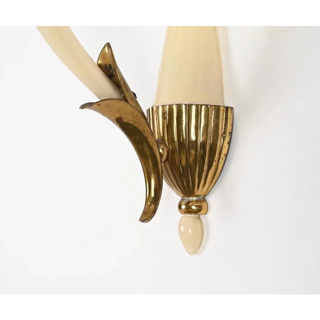 Italian Sconces in Ivory Murano Glass and Brass by Ulrich, Italy, 1940s, Set of 2 For Sale - Image 6 of 12