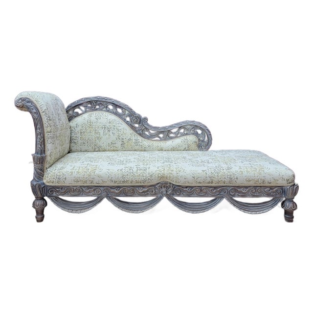 1960s Victorian Chaise Lounge – Ornate Carved Wood Fainting, Antique Style Sofa, French Rococo Daybed, Elegant Bedroom or Living Room Furniture For Sale