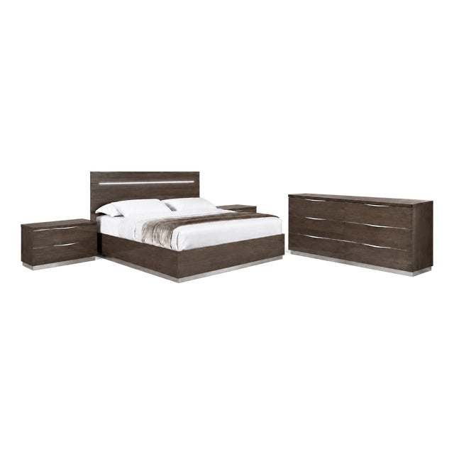 Made in Italy 4-Piece Queen Bedroom Set – Solid Birch Wood For Sale