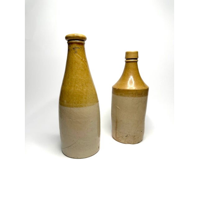 Early 20th Century English Traditional Glazed Stoneware Ale Bottles, a Pair For Sale - Image 5 of 10