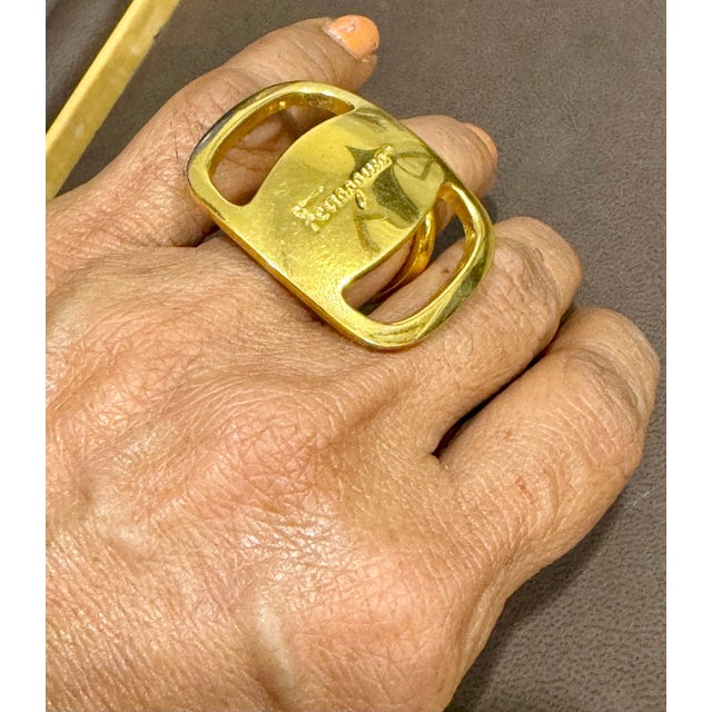 Gold Salvatore Ferragamo Ganchini scarf ring /Ring gold Tone, Medium Size For Sale - Image 8 of 18