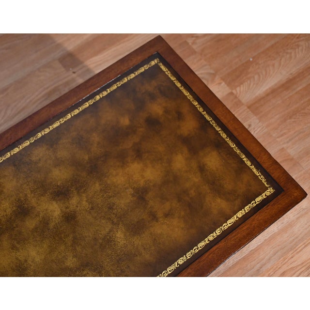 1930s English Regency Mahogany & Leather Top Coffee Table For Sale - Image 4 of 14