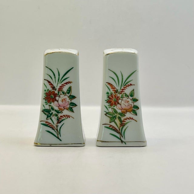 Vintage Floral Salt & Pepper Shakers For Sale - Image 4 of 8