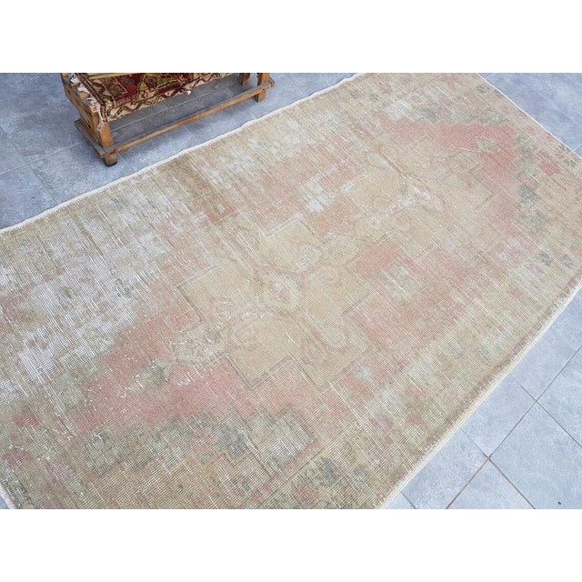 Turkish Beige Pastel Oushak Aztec Rug, 1960s For Sale - Image 9 of 11