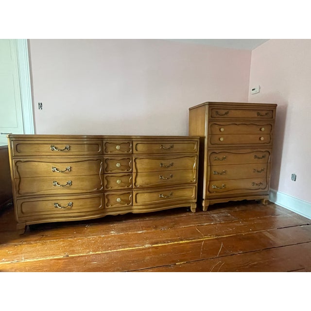 Chestnut Vintage 1950s/60s R-Way French Provincial 4-Piece Bedroom Suite For Sale - Image 8 of 18