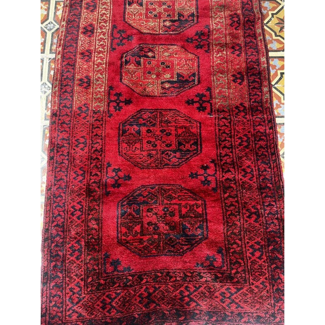 This beautiful hand-knotted rug is a classic Bokhara piece, recognizable by its signature "gul" motifs arranged in neat...
