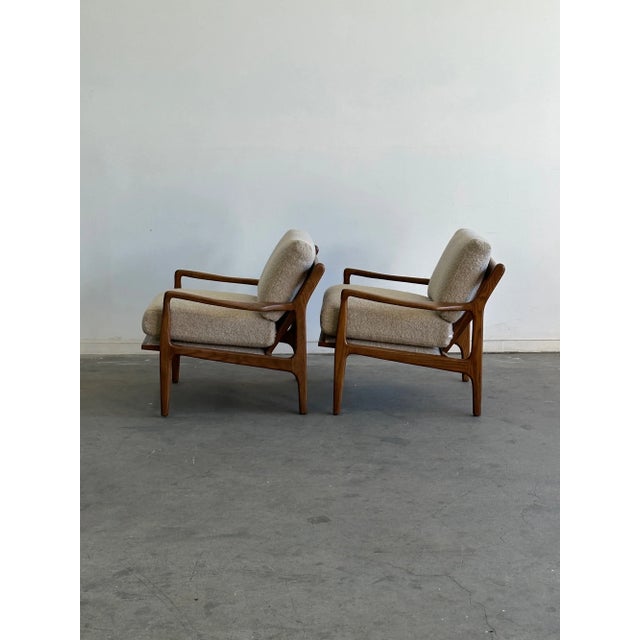 W31 D31 H31 SW24 SD21 SH19.5 AH21.5 Made in house using solid oak wood for the frame with hand sculpted arms. Units have a...