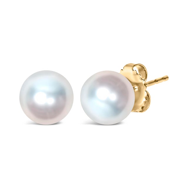 Discover the understated elegance of these exquisite cultured freshwater pearl stud earrings, a testament to classic style...