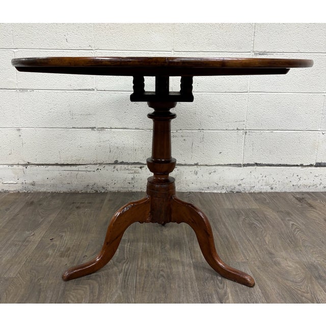 This is a gorgeous antique 19th century (believed to be from 1850-1880), round dining or breakfast table featuring a warm...
