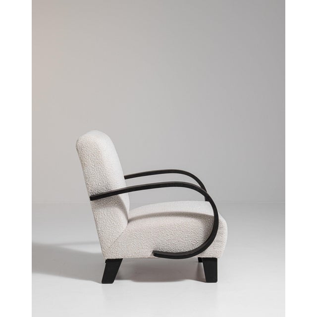 A chair whose cream boucle upholstery gives it real character at first glance. Dating to 20th Century and originating from...