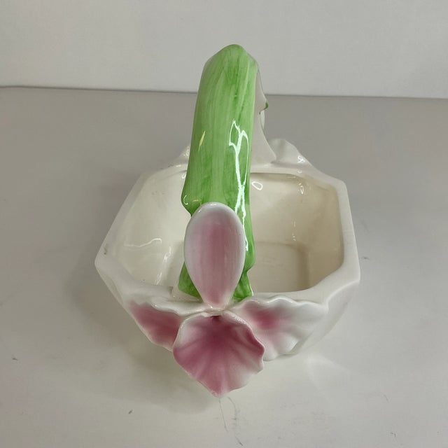 1980s Hollywood Regency Trompe L’Oeil Lily Sauce Serving Dish. For Sale - Image 4 of 8