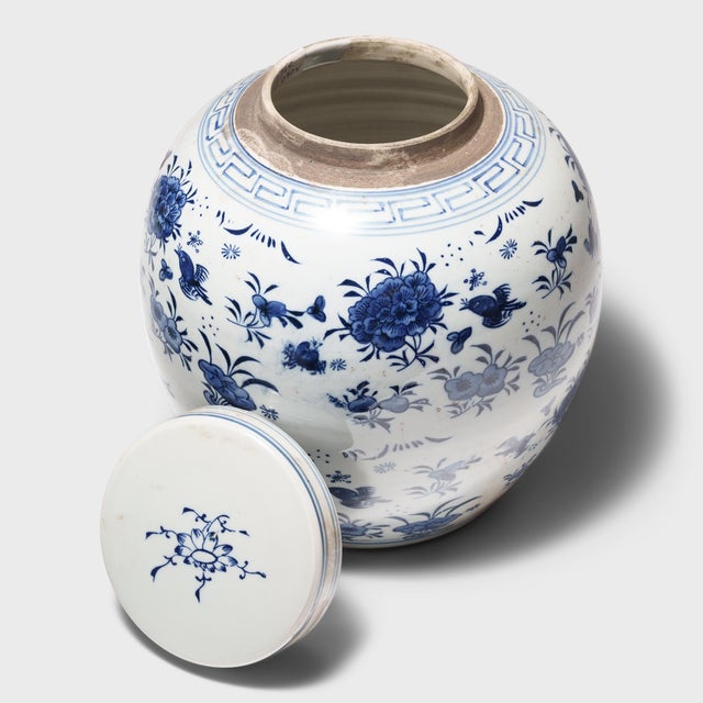 Chinoiserie Chinese Blue & White Flower Jar For Sale - Image 3 of 3