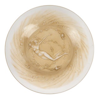 Une Figurine et Fleurs Plate by René Lalique, 1920s For Sale