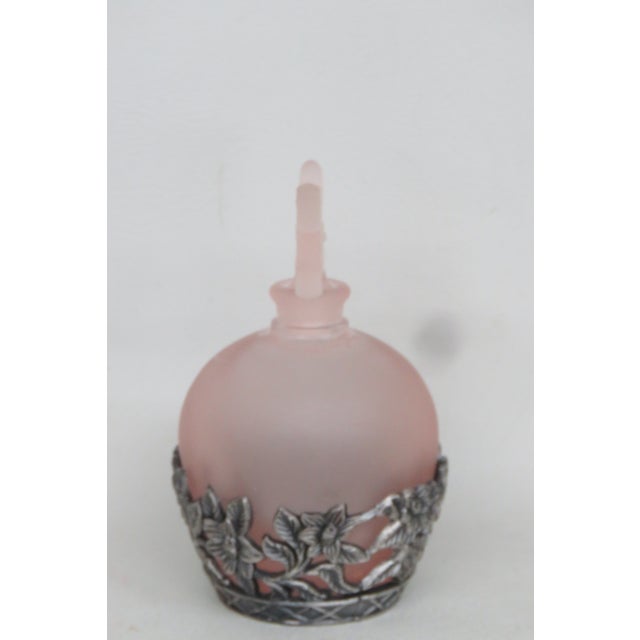 Late 20th Century Pink Frosted Glass Perfume Bottle Butterfly Stopper and Metal Filagree 4623b For Sale - Image 5 of 13