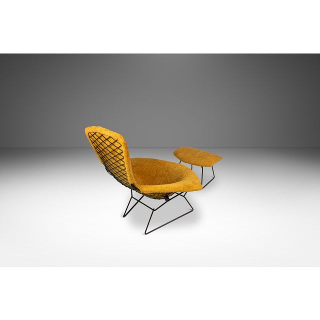 Harry Bertoia Set of Two (2) Authentic Bird Lounge Chairs W/ Matching Ottomans in Bouclé by Harry Bertoia for Knoll, Usa, C. 1960's For Sale - Image 4 of 18