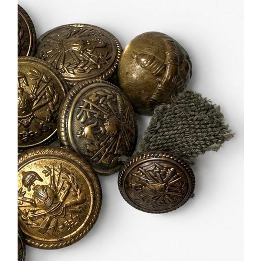 Italian Collection of Vintage Italian Military Buttons | Mixed Brass & Bronze Insignia | 18 Pieces For Sale - Image 3 of 3