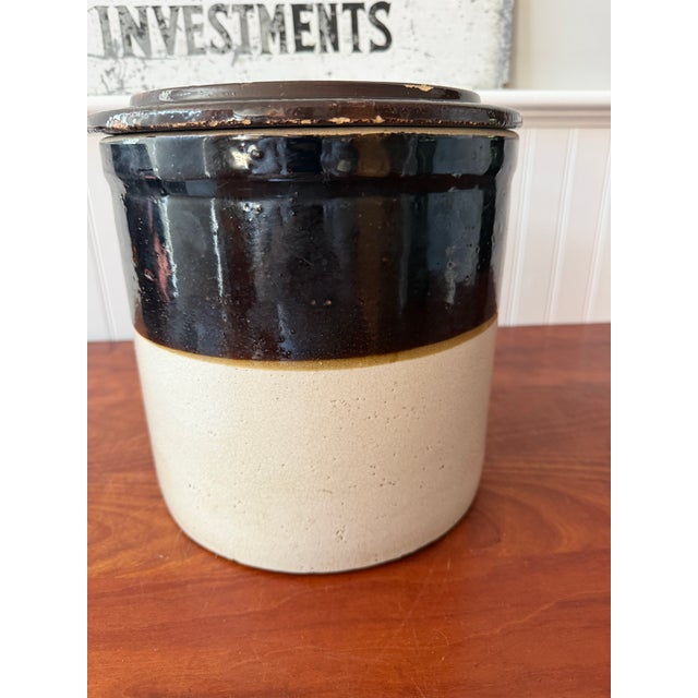 Antique Two-Tone Stoneware 2-Gallon Crock With Original Matching Lid – Cobalt "2" Salt Glaze Storage Jar For Sale - Image 17 of 18