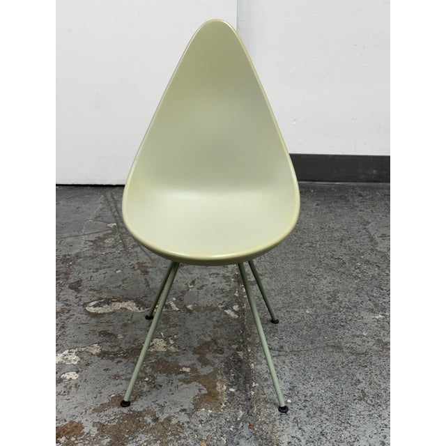 Design Plus Gallery presents a Drop Model 3110 Dining Chair by Arne Jacobsen for Fritz Hansen. Originally designed in...