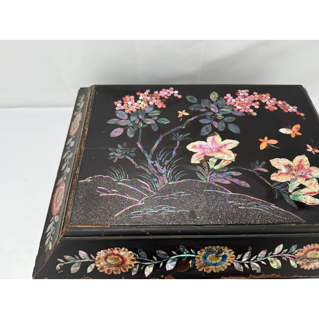 Mid 19th Century 19th Century Chinese Export Black Lacquer & Mother of Pearl Sewing Box For Sale - Image 5 of 10