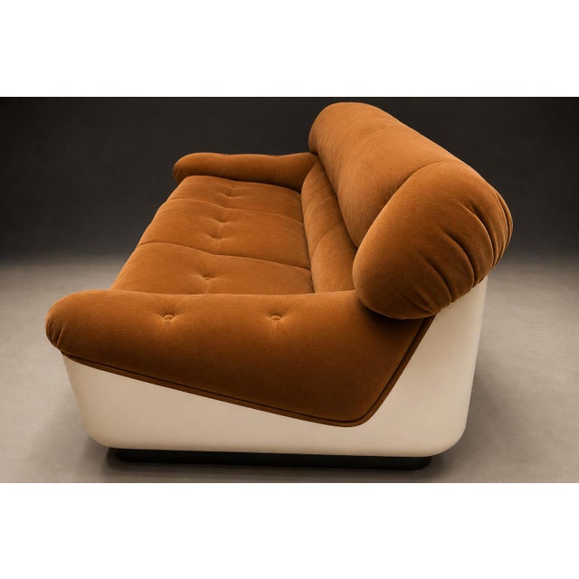 Brazilian Modern “Vip” Sofa in Fiberglass & Mohair by Jorge Zalszupin, 1973 For Sale - Image 10 of 16