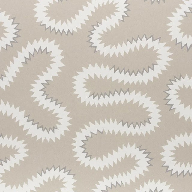 Contemporary Schumacher Zoelie Wallpaper in Natural For Sale - Image 3 of 5