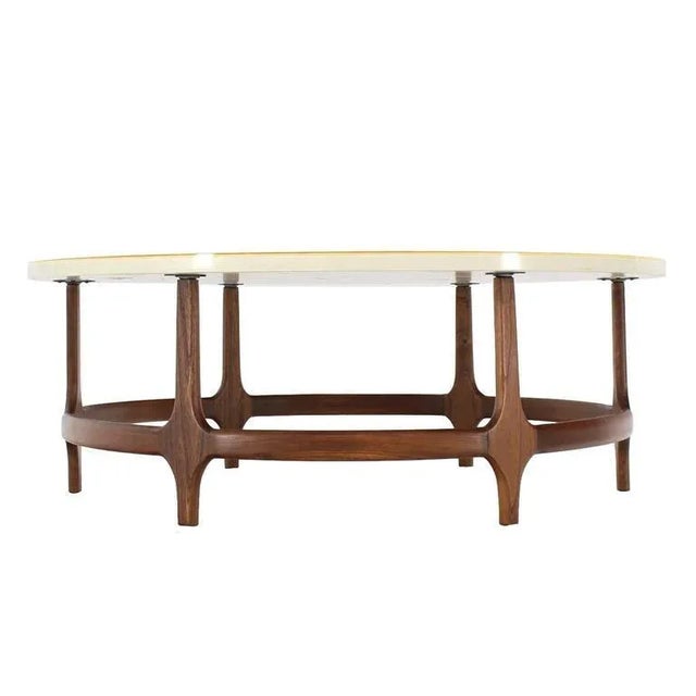 Very nice Mid-Century Modern decorative top round coffee table.