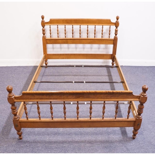 American Ethan Allen Heirloom Nutmeg Maple Colonial Early American Full Size Spindle Bed 10-5653 For Sale - Image 3 of 11