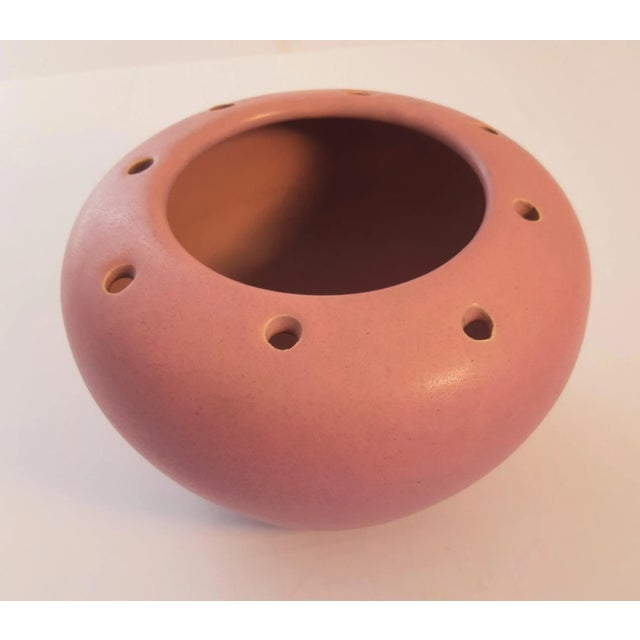 Vintage North Dakota Rosemeade Pink Pottery Vase For Sale - Image 12 of 12