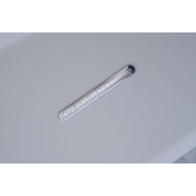 Tulip Dining Table by Eero Saarinen for Knoll Inc. / Knoll International, in Flawless conditions. Designed 1950 to 1959 I...