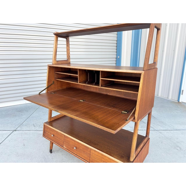 1950s Mid-Century Walnut Wall Unit Secretary Desk & Bookcase by Saginaw Furniture For Sale - Image 9 of 18