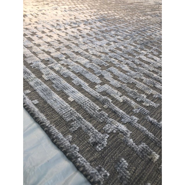 Abstract Ashley Rug, Silver Blue 14x20 For Sale - Image 3 of 4