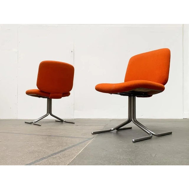 Two Space Age armchairs from the SEAT 150 series by Mauser based on a design by Herbert Hirche from the 1970s. The large...