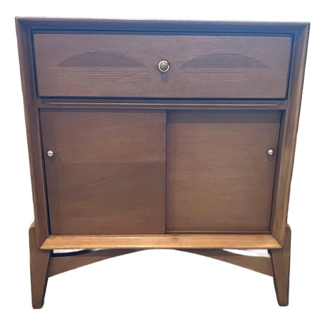 Vintage Heywood‑Wakefield Mahogany Side Table Cabinet – Mid‑Century Storage With Drawer & Sliding Doors For Sale