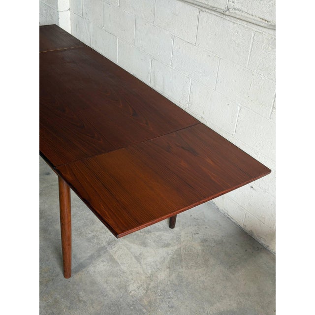 1960s Vintage Danish Modern Teak Extendable Dining Table With Draw Leaves For Sale - Image 5 of 10